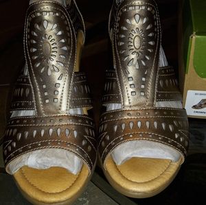 Earth Crown Platinum color wedges